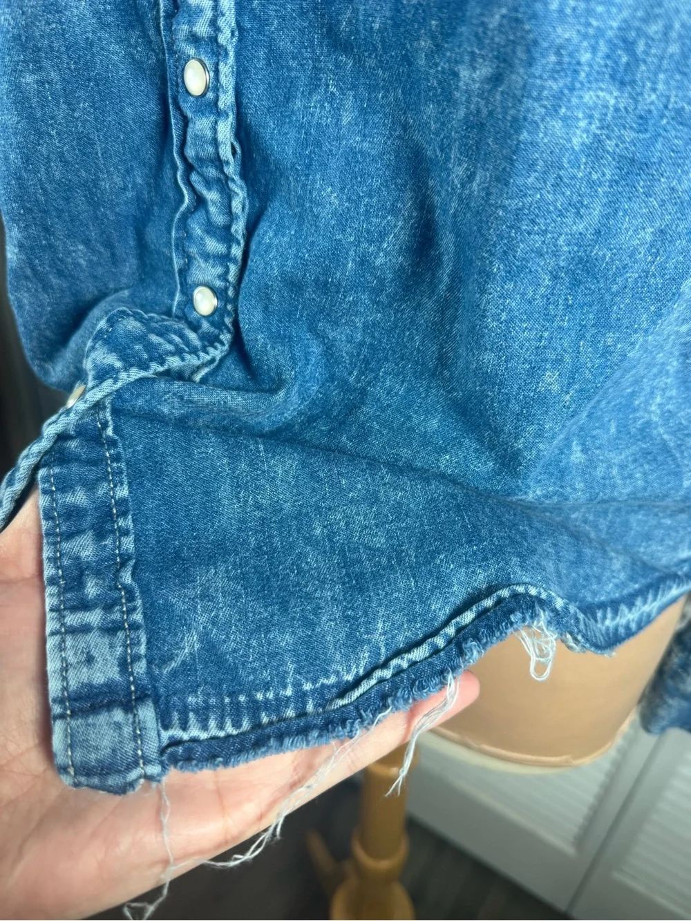 Levi's Classic Fit‎ Western Denim Snap Shirt Blue Long Sleeve Pearl Snaps L